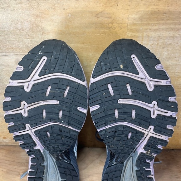 Brooks Adrenaline GTS 18 Womens Size 11.5 (B) Running Shoes Sneakers Gray Purple - Picture 8 of 9